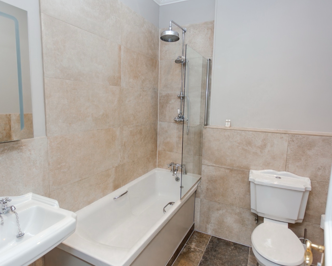 en-suite bathroom superior room snooty fox hotel