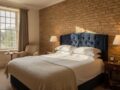 Compact Double Room Tetbury: Smart Stays at The Snooty Fox